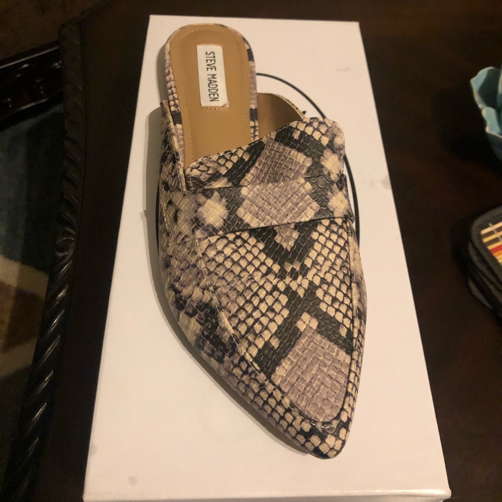 Steven Madden Flats